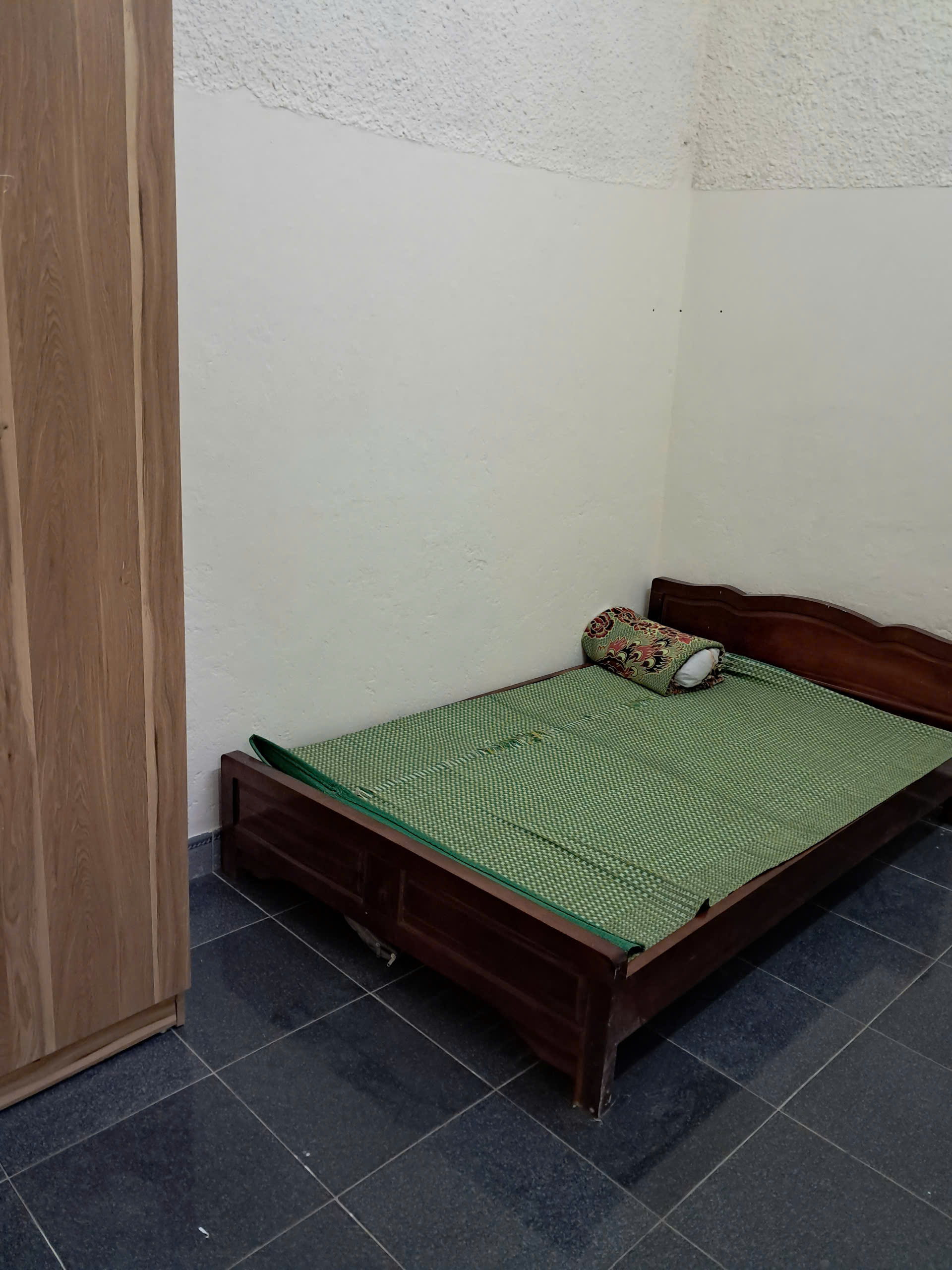 Cho thuê nhà nguyên căn ngõ 262 Nguyễn Trãi, 38m2 x 2.5 tầng, 2 ngủ, 8 Triệu KD onl ở gđ - Ảnh 1